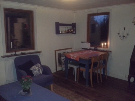 Vardagsrummet sett från kökshållet