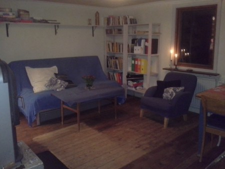 Vardagsrummet sett från hallen