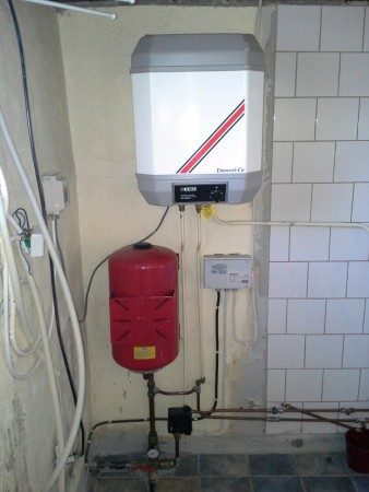 Varmvattenberedaren och expansionskärlet